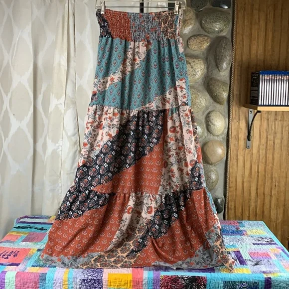 Unbranded Skirt. It appears to be size Large (see pictures for measurements) - Picture 2 of 4